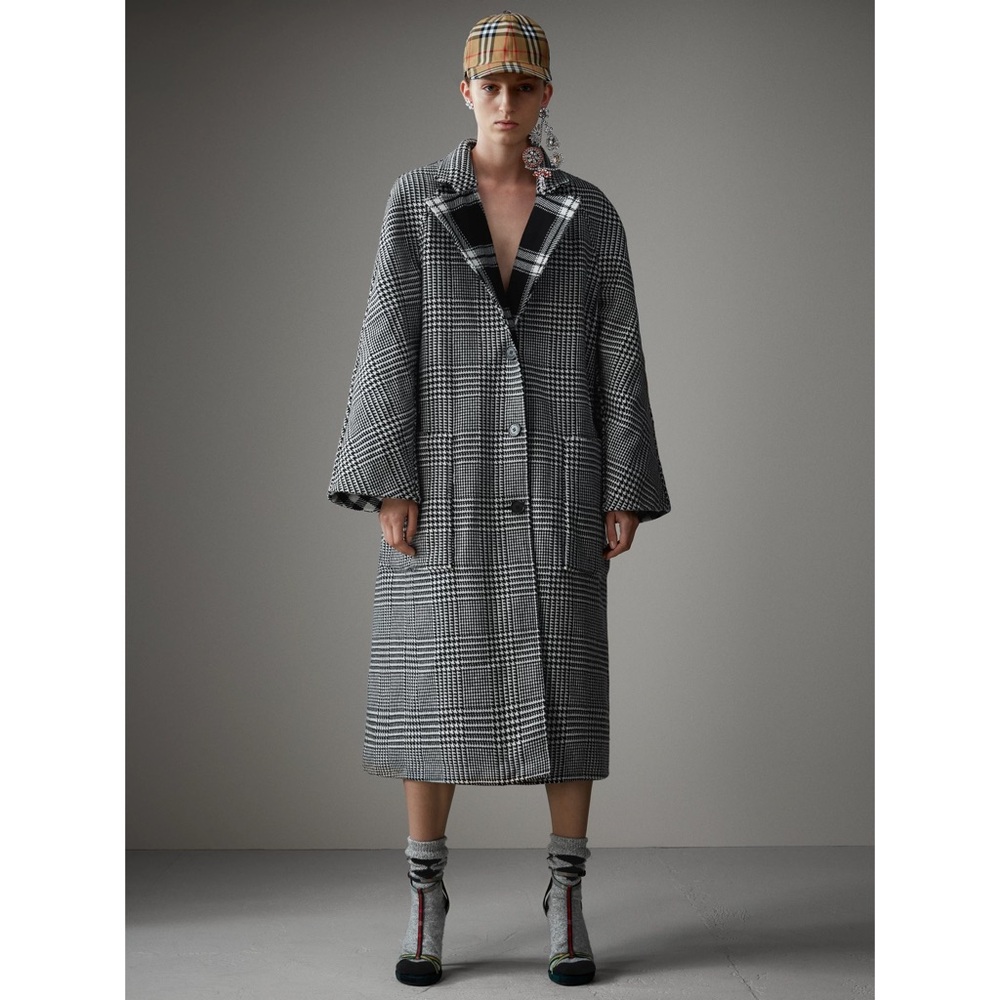 Burberry wool reversible coat with houndstooth and check pattern
